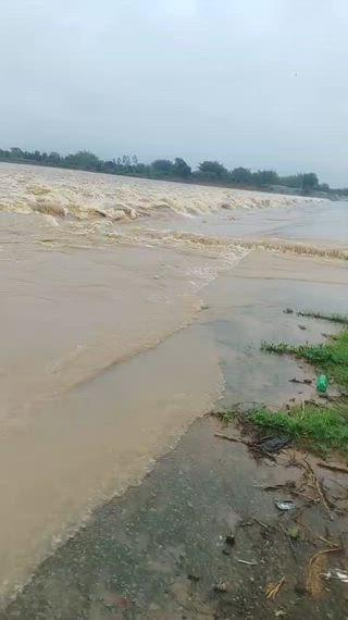 अमेठी घाट में बिगड़े हालात, मूसलाधार बारिश से उफनती नदियाँ, आवागमन प्रभावित