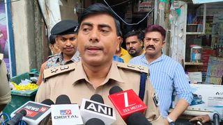 पुलिस थाने के ठीक सामने बिल्डर की हत्या, कार्यालय में मिला खून से लथपथ शव