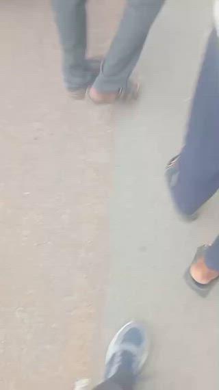 युवक को सड़क पर बेरहमी से पीटने वाले दबंग सरपंच पर फूटा आक्रोश