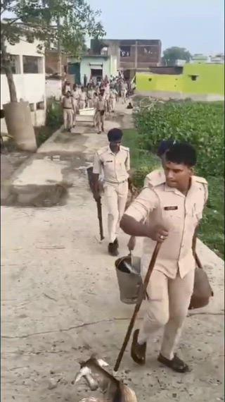 कुर्की कार्रवाई के दौरान वारंटी ने किया सरेंडर, मिली 15 लीटर शराब
