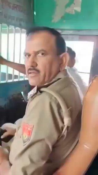₹43 के बस टिकट पर कंडक्टर से भिड़े दरोगा, वीडियो वायरल