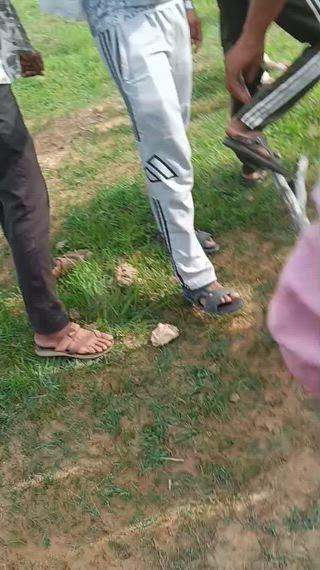 बिजली कर्मचारियों से मारपीट करने वाले अपराधियों को पुलिस ने बिना FIR छोड़ा