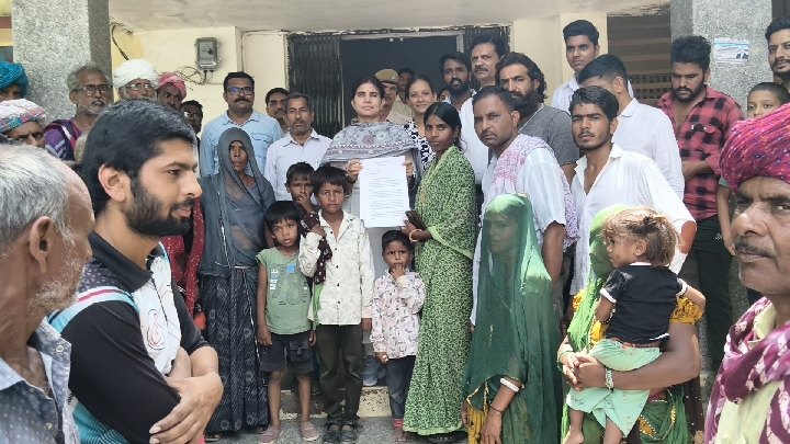 नाथद्वारा-टोडारायसिंह रेल लाइन को मंज़ूरी दो: ग्रामीणों ने ट्रैक्टर रैली निकाल सौंपा ज्ञापन