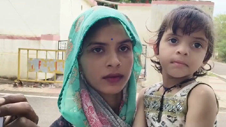 महिला ने मामा को दिए ₹1 लाख, मौसा पर लगाए गंभीर आरोप; एसपी से की गुहार