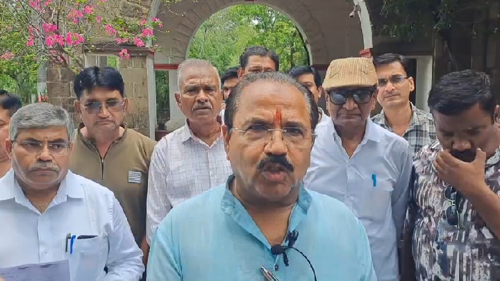 धर्मशाला तोड़ने से राठौर समाज में आक्रोश, कलेक्टर को सौंपा ज्ञापन