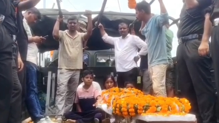 वीर जवान अवधेश कुमार को नम आँखों से अंतिम विदाई, जहानाबाद में उमड़ा जनसैलाब