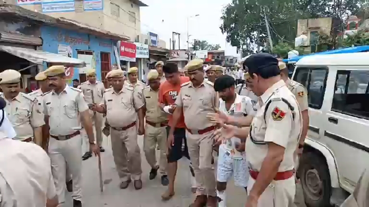 करौली में नाबालिग के अपहरण-मारपीट वीडियो मामले में दो गिरफ्तार, पुलिस ने निकाला जुलूस