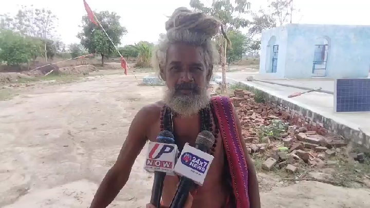 200 साल पुराने आशा देवी मंदिर की जमीन पर नातियों की नीयत खराब, पुजारी परेशान