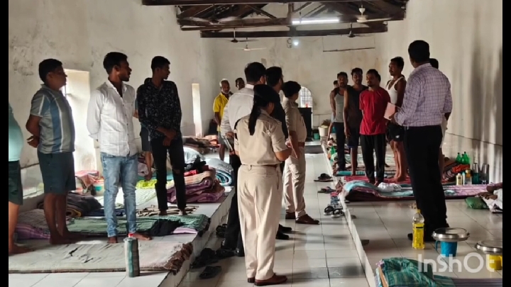 रायगढ़ जेल में कलेक्टर-एसएसपी का निरीक्षण, बंदियों की सुविधाओं का लिया जायजा