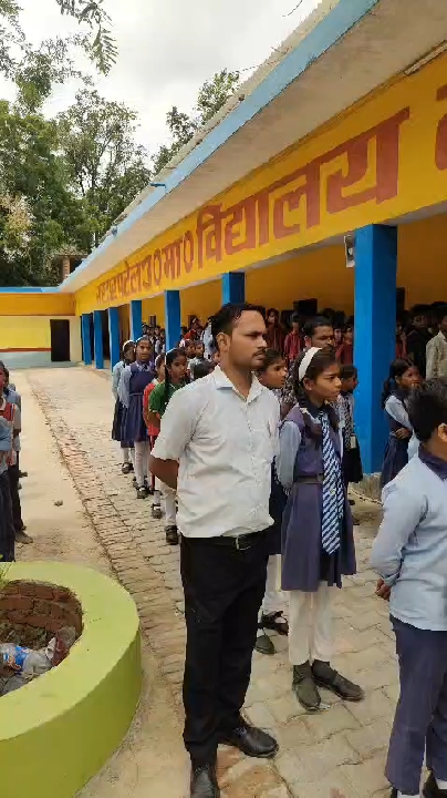 खलीलाबाद के सरदार पटेल विद्यालय में छात्रों ने लिया सड़क सुरक्षा का संकल्प