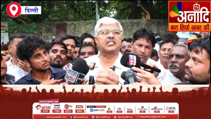 कॉकरोच आंदोलन में वकील पहुंचे, हुआ वही जिसका था डर