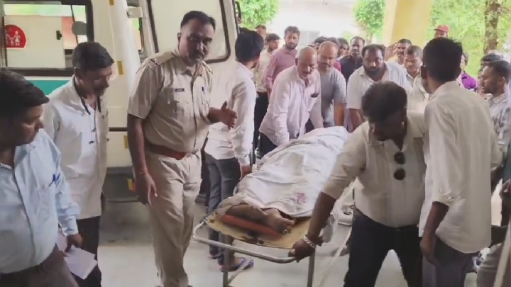 सरकारी नौकरी की खुशी मातम में बदली, बेटे को नियुक्ति पत्र मिलते ही पिता की ट्रेन से मौत