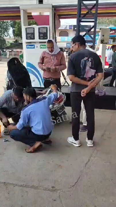 ₹250 के पेट्रोल में मिला सिर्फ ₹150: सतना के पंप पर ग्राहक का हंगामा