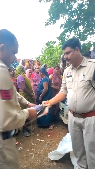 छत्तीसगढ़ में महिला समिति की शराबबंदी घोषणा, पुलिस ने पकड़ी शराब