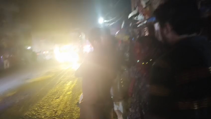 बॉयफ्रेंड संग घूम रही पत्नी को पुलिस को सौंपकर पति ने लगाई गुहार