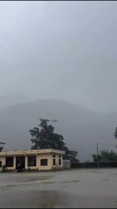 हल्द्वानी में बाल-बाल बचा हेलीकॉप्टर: पायलट ने स्कूल मैदान में उतारा