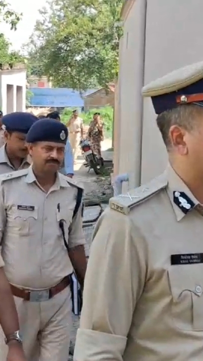 बालू विवाद में गोलीबारी के बाद मगध रेंज आईजी ने किया घटनास्थल का निरीक्षण
