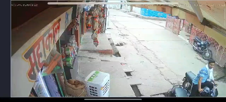 कोटा में दुकान में तोड़फोड़ कर फरार हुए बदमाश, CCTV में कैद पूरी वारदात
