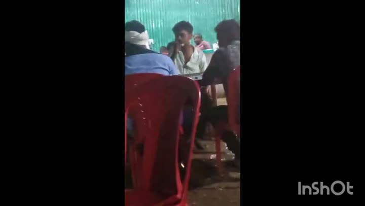ड्यूटी पर शराब पीते दगोरी शराब भट्टी के सेल्समैन का वीडियो वायरल, कार्यशैली पर सवाल