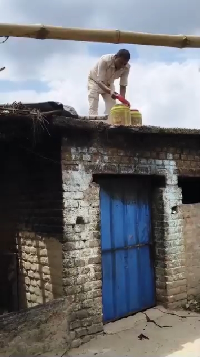 अवैध शराब पर कृष्णागढ़ पुलिस का शिकंजा, बभनगावा में जावा महुआ नष्ट