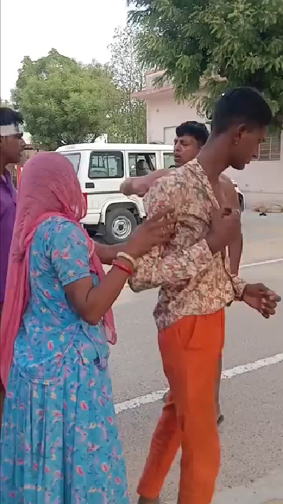 खींवसर थाने का वीडियो वायरल: लूंगी में पुलिसकर्मी ने पीड़ितों को धमकाया