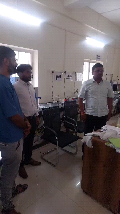 गंदे पानी की शिकायतों पर सतना महापौर का सख्त रुख, अधिकारियों की लगाई क्लास