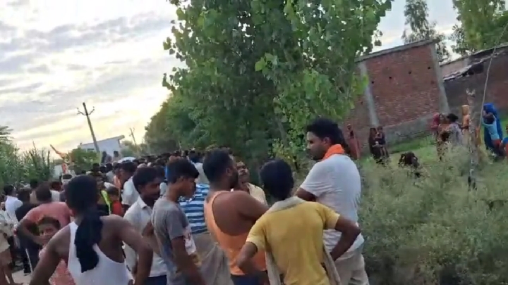 बहराइच: 7 वर्षीय मासूम की मौत पर परिजनों का प्रदर्शन, बाइक चालक की गिरफ्तारी की मांग