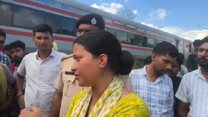 नवादा के काशीचक स्टेशन पर महिला दारोगा और पति एक साथ