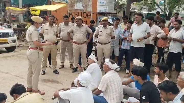 पांचना बांध से नहीं पहुंचा पानी, किसान आक्रोशित होकर सड़क पर उतरे