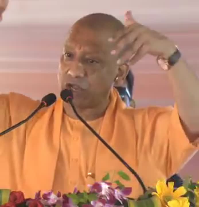 वक्फ जमीन घोटाला और रामजी: योगी ने सपा-कांग्रेस से पूछा- तब मुंह पर फेविकोल चिपक गया था क्या?