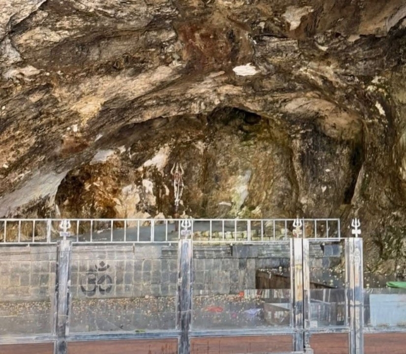 अमरनाथ गुफा में प्राकृतिक शिवलिंग अंतर्ध्यान: यात्रा के चार दिन बाद पूरी तरह पिघला
