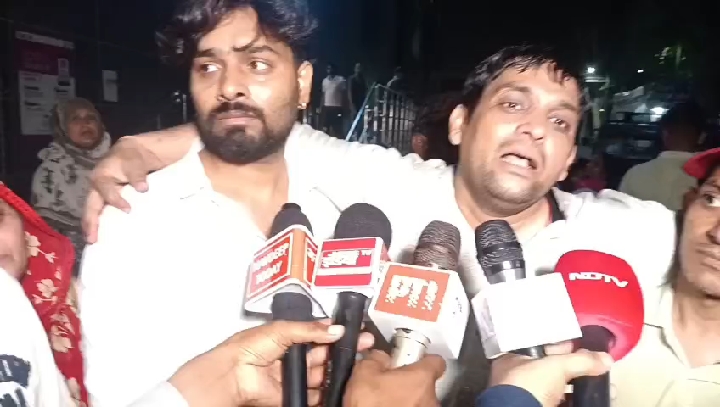 दिल्ली में चाकूबाजी से दहला राजापार्क: दो भाइयों पर हमला, एक की दर्दनाक मौत