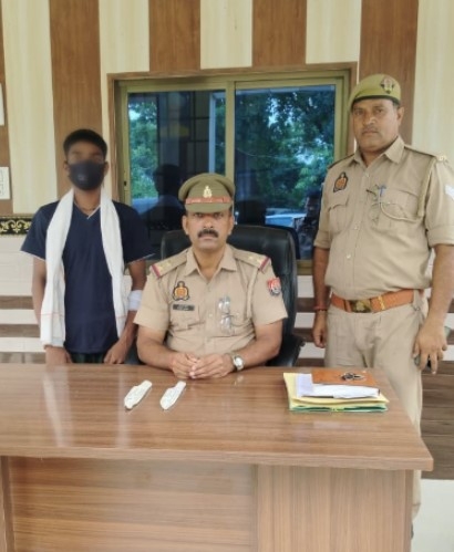चाचा पर जानलेवा हमला करने वाला भतीजा दो अवैध चाकू के साथ गिरफ्तार