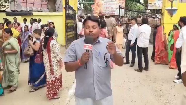 सीएम योगी की रैली में भीड़ के लिए सरकारी कर्मचारियों को किया मजबूर: कांग्रेस