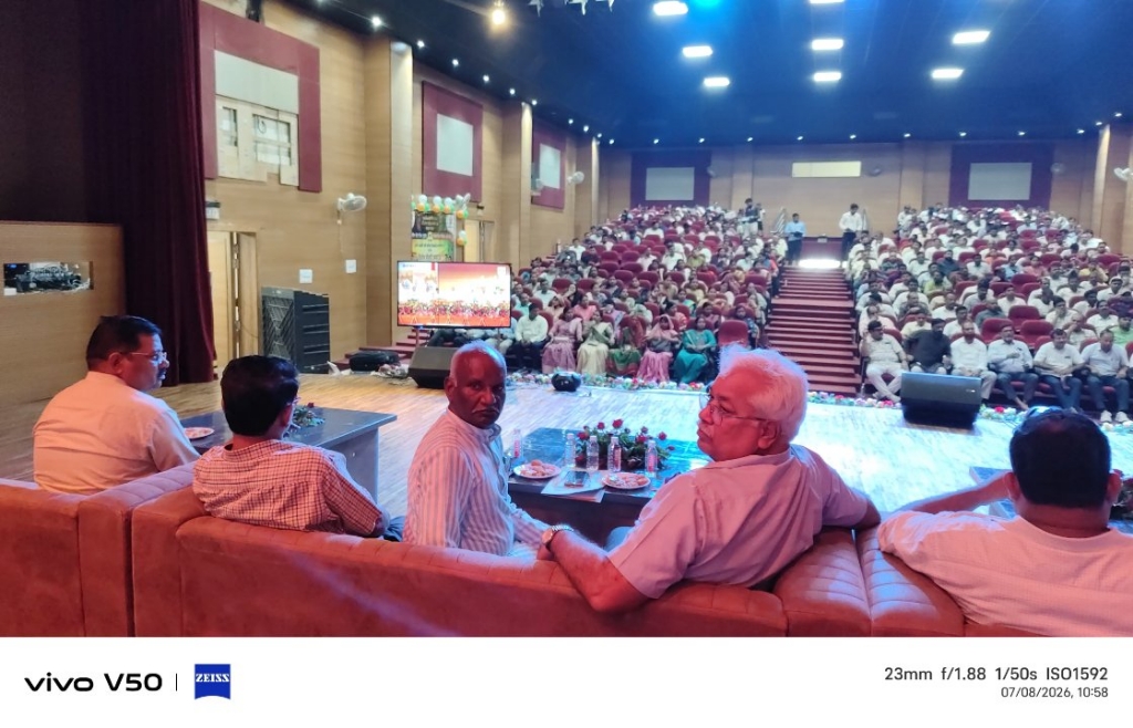 शिक्षकों के स्वास्थ्य और छात्रों के भविष्य को CM योगी की सौगात: वाराणसी से हुई शुरुआत