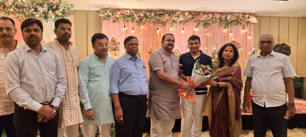 गोरखपुर में भोजपुरी एसोसिएशन के संस्थापक को 18वीं वैवाहिक वर्षगांठ पर बधाई