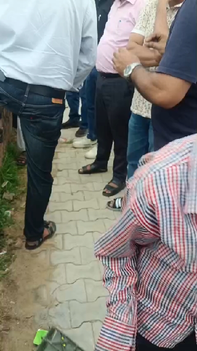 अमरोहा के अपरौल में तालाब नपाई पर भू-माफियाओं का हड़कंप, शिकायतकर्ता को धमकी