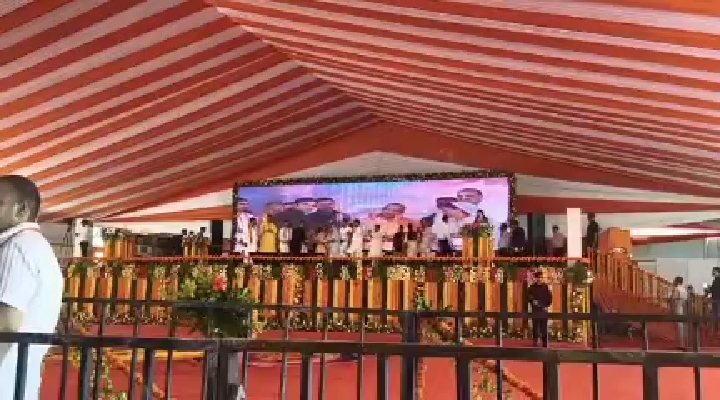 बांदा में मुख्यमंत्री योगी आदित्यनाथ का सदर विधायक प्रकाश द्विवेदी ने किया स्वागत