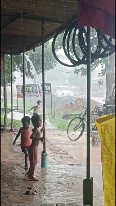 झमाझम बारिश से संतकबीरनगर में मौसम सुहावना, किसानों की धान रोपाई को मिली संजीवनी