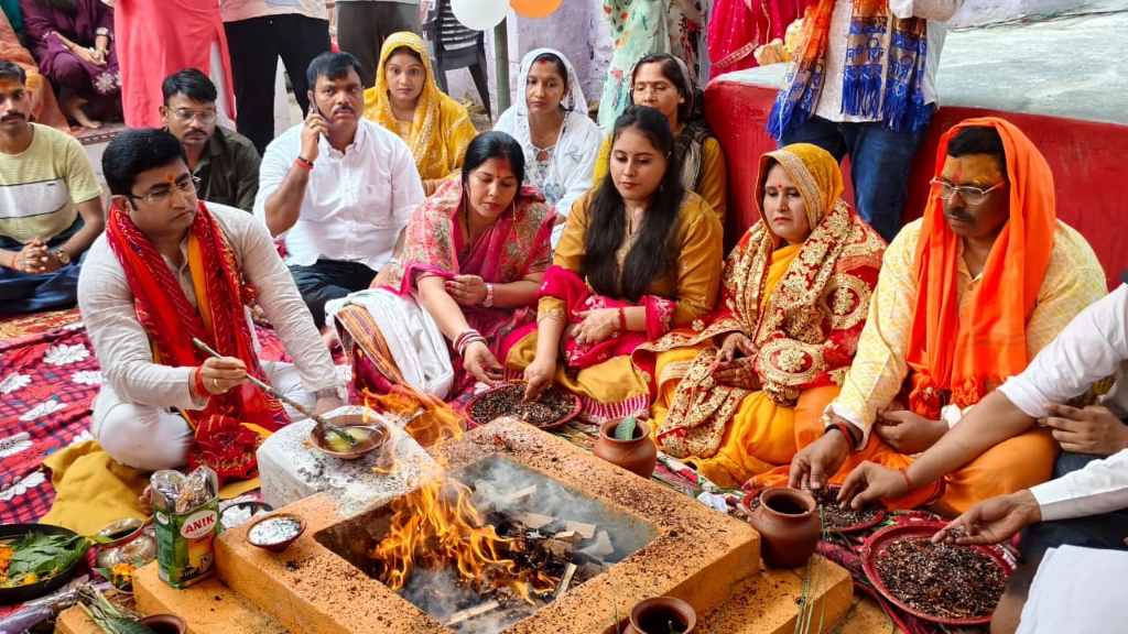 खलीलाबाद कोतवाली में श्री पिपलेश्वर महादेव मंदिर की स्थापना, एसपी मीना ने कराई प्राण-प्रतिष्ठा