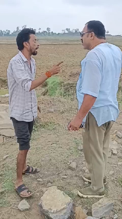 अल्ट्राटेक फैक्ट्री के खिलाफ ग्रामीणों का विरोध: पत्थर वाहनों को रोका, दी बड़े आंदोलन की चेतावनी