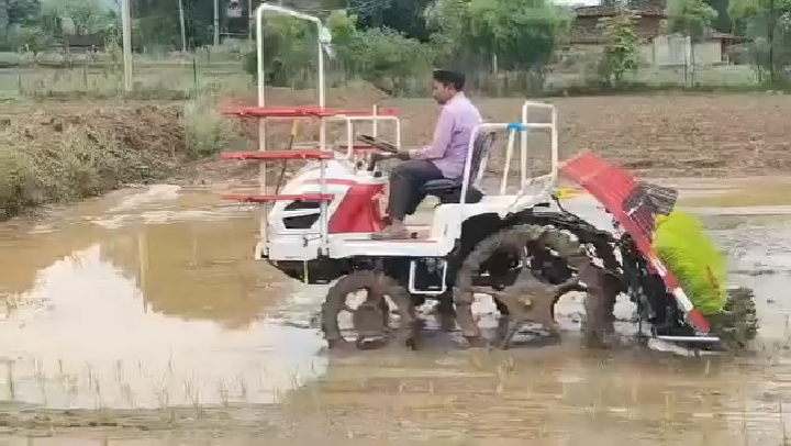 रीवा के किसानों के लिए धान की रोपाई में नई तकनीक की सौगात