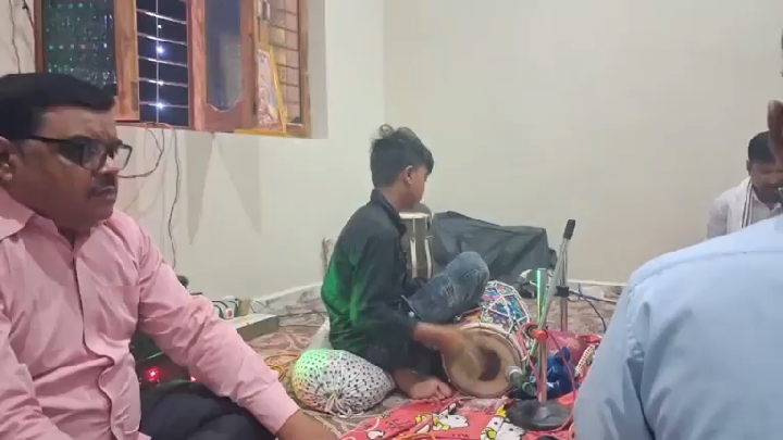 सिंगरौली के कलाकार ने ढोलक की थाप से सबको चौंकाया