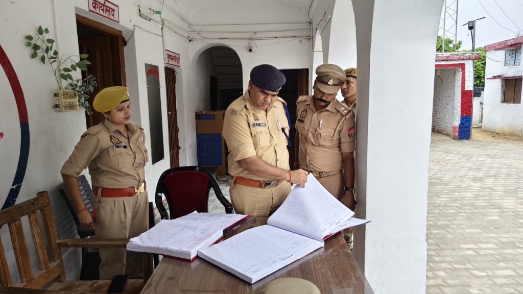 एएसपी सुशील कुमार सिंह ने किया महुली थाने का आकस्मिक निरीक्षण