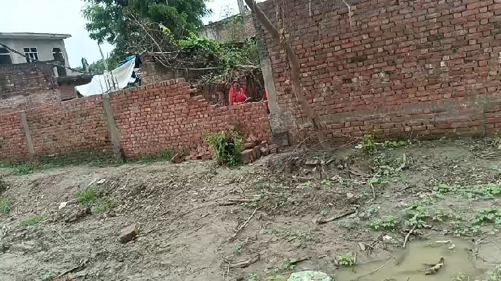 जमीन विवाद में महिला को पीटा, नाक से बहने लगा खून