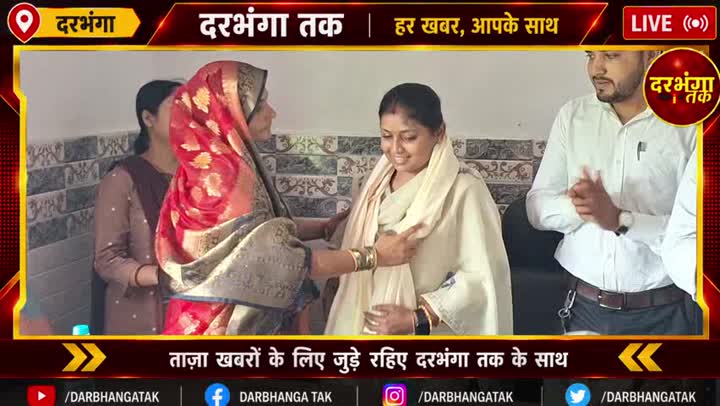 स्थानांतरण पर भावुक हुई पंचायत, पाग-चादर से विदा हुए दीपक और अनुराधा