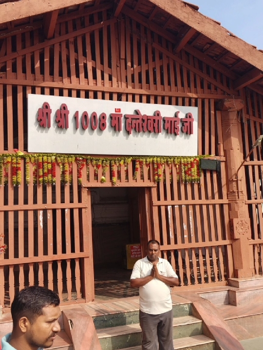 चारों दिशाओं में घूमने वाला शिवलिंग और इच्छा पूरी करने वाला स्तंभ