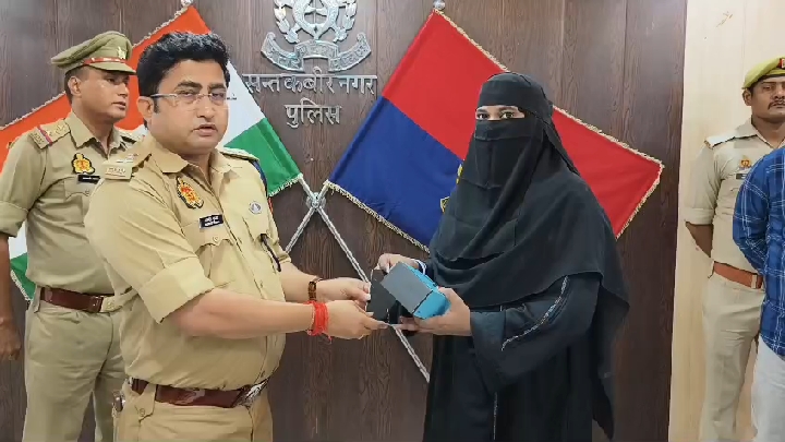 पुलिस ने बरामद किए ₹60 लाख के 161 मोबाइल, टीम को इनाम