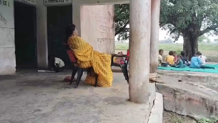 स्कूल की बदहाली उजागर करने पर ब्यूरो रिप्पू पाण्डेय को मिली धमकी