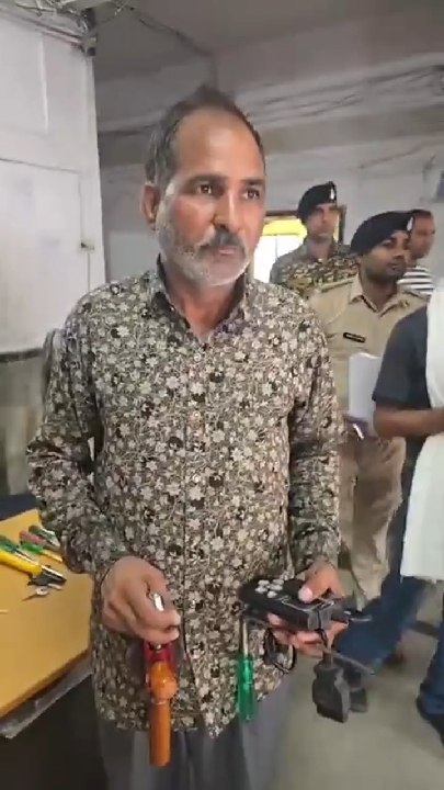 बक्सर में पकड़ा गया अनोखी मशीन से कार खोलने वाला चोर